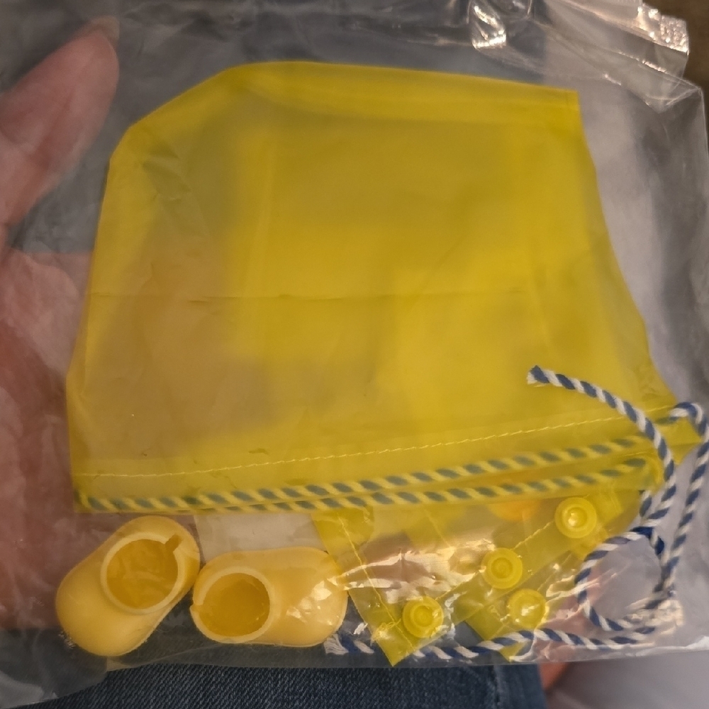 Yellow Raincoat for Labubu with Duck Patch - Picture 2 of 3